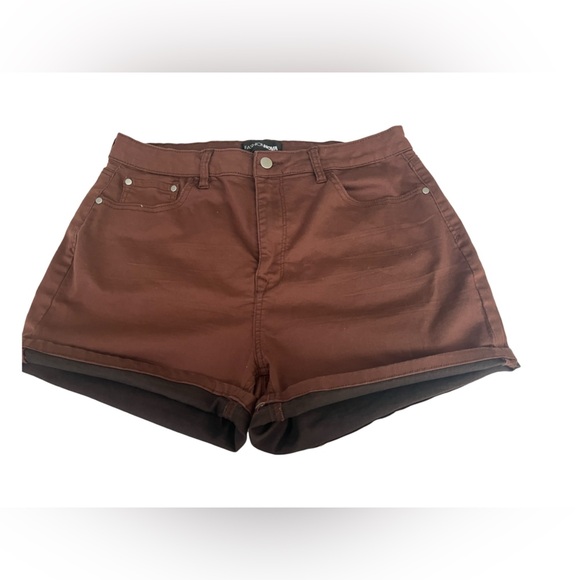 Fashion Nova Fave High waist Brown Denim Shorts - Picture 2 of 5